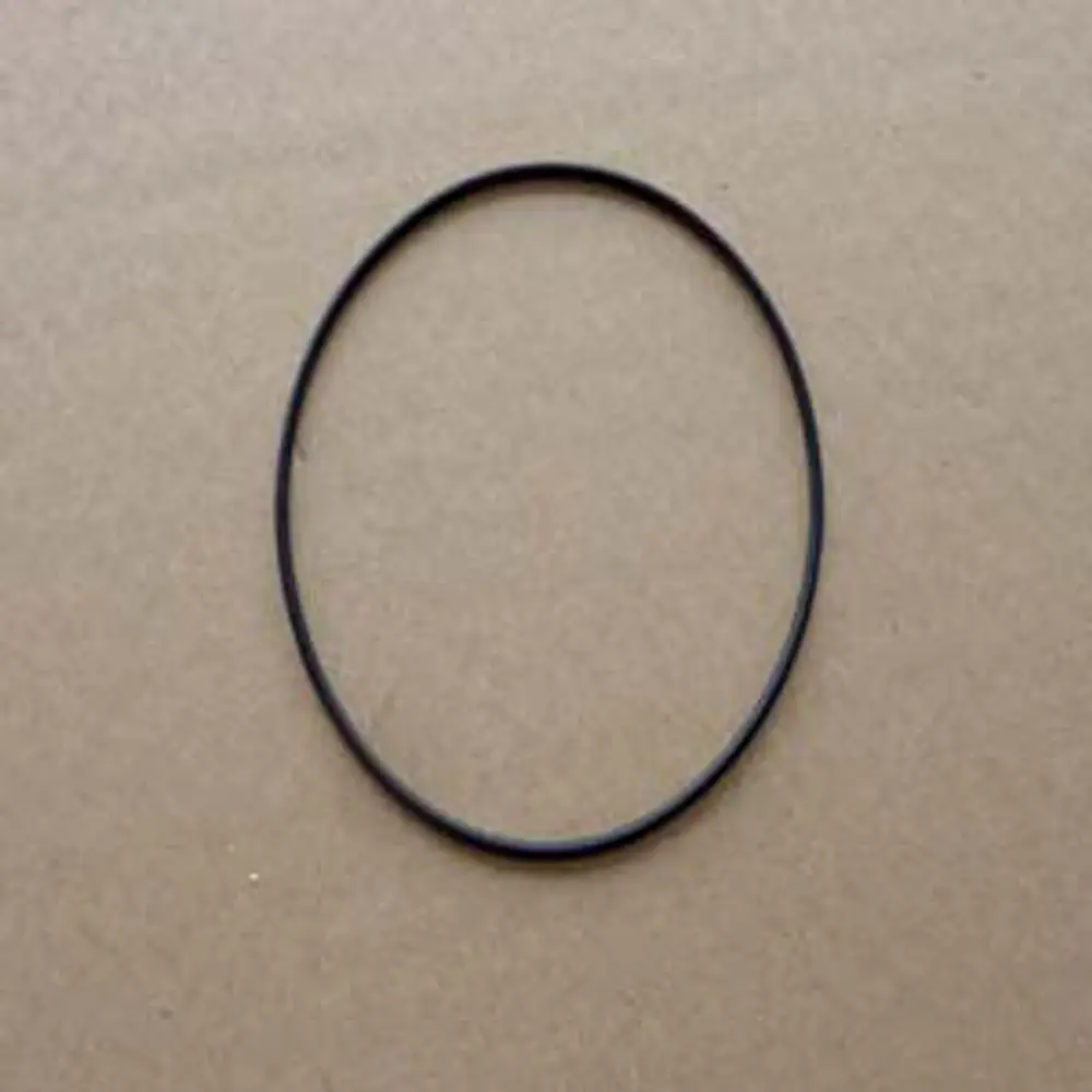 Schwarze Dichtung in ovaler Form, möglicherweise für ein Gebläse, auf braunem Hintergrund. Produkt von Remeha, geeignet für Heizsysteme.